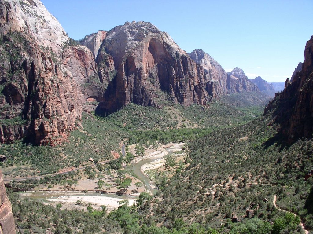 z_red_arch_mountain