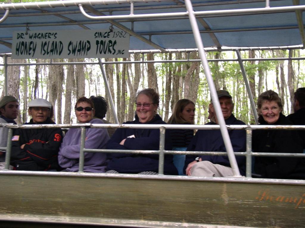 happy_non_eco_tourists